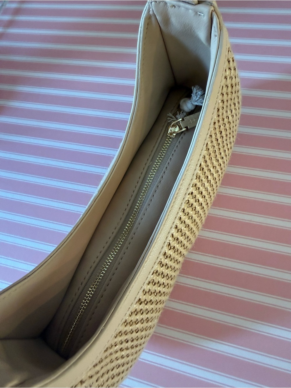 NEW Solen Shoulder Bag - Picture 9 of 11